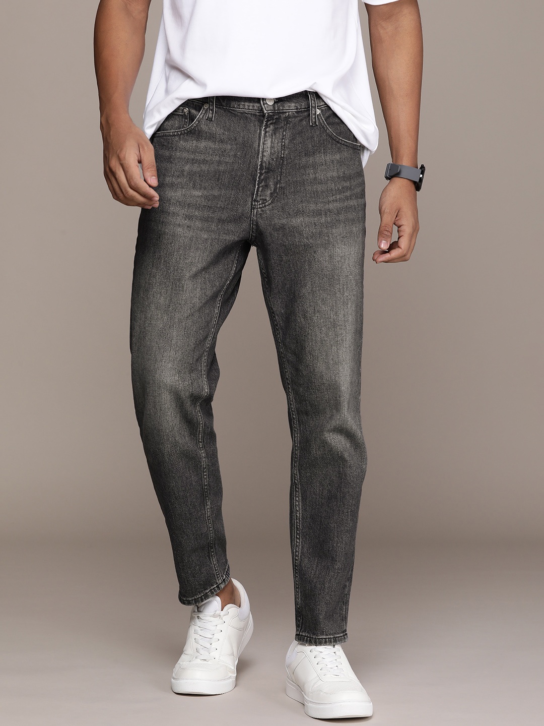 

Calvin Klein Jeans Men Dad Fit Heavy Fade Stretchable Mid-Rise Jeans, Grey