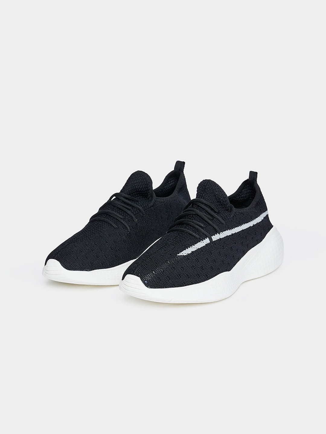 

Styli Men Textured Textile Contrast Sole Sneakers, Black