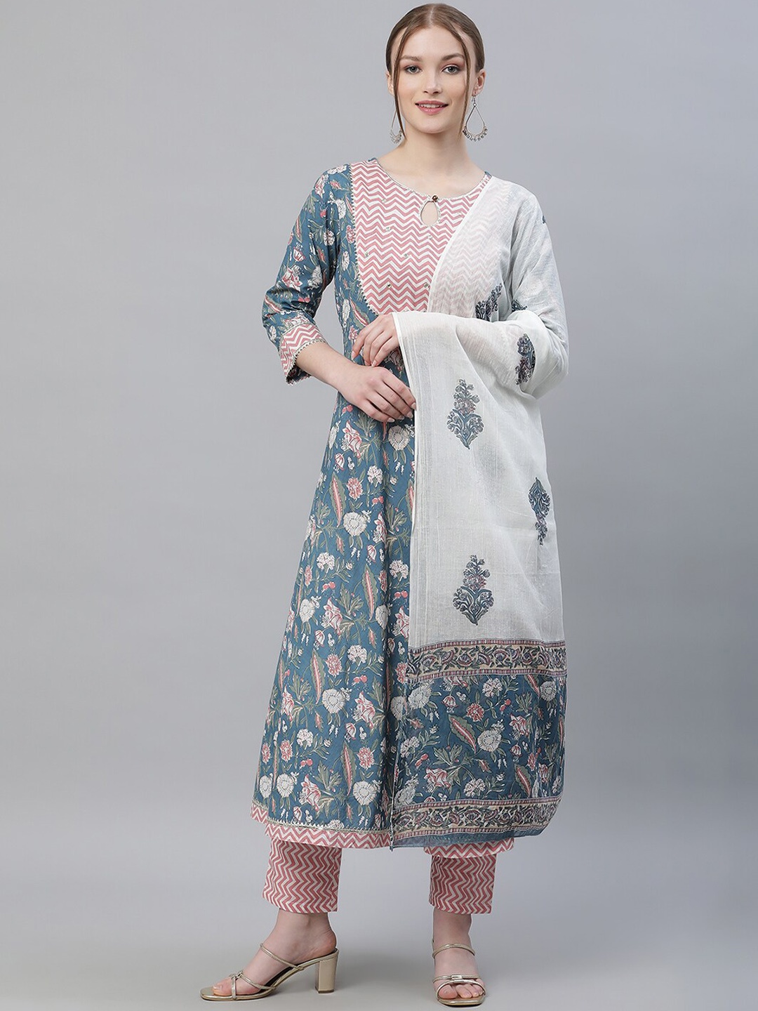 

Sringam Floral Printed Gotta Patti Pure Cotton Kurta & Trousers With Dupatta, Blue