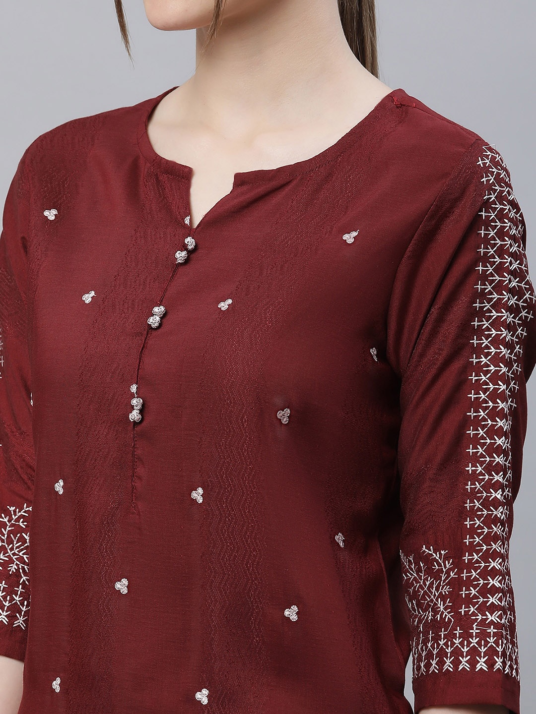 

Sringam Embroidered Regular Kurta with Trousers, Maroon