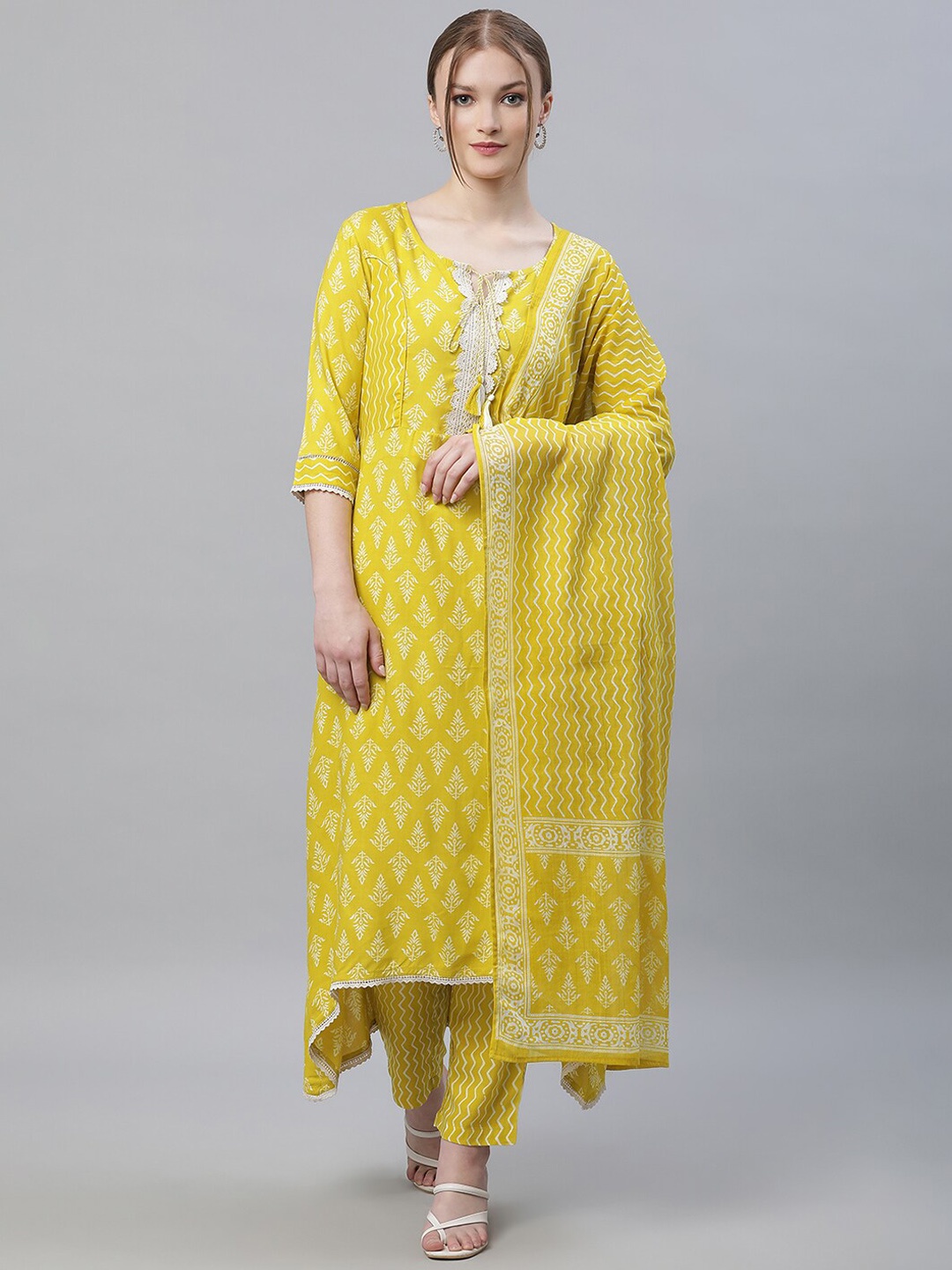 

Sringam Ethnic Motifs Printed Regular Kurta & Trousers With Dupatta, Yellow