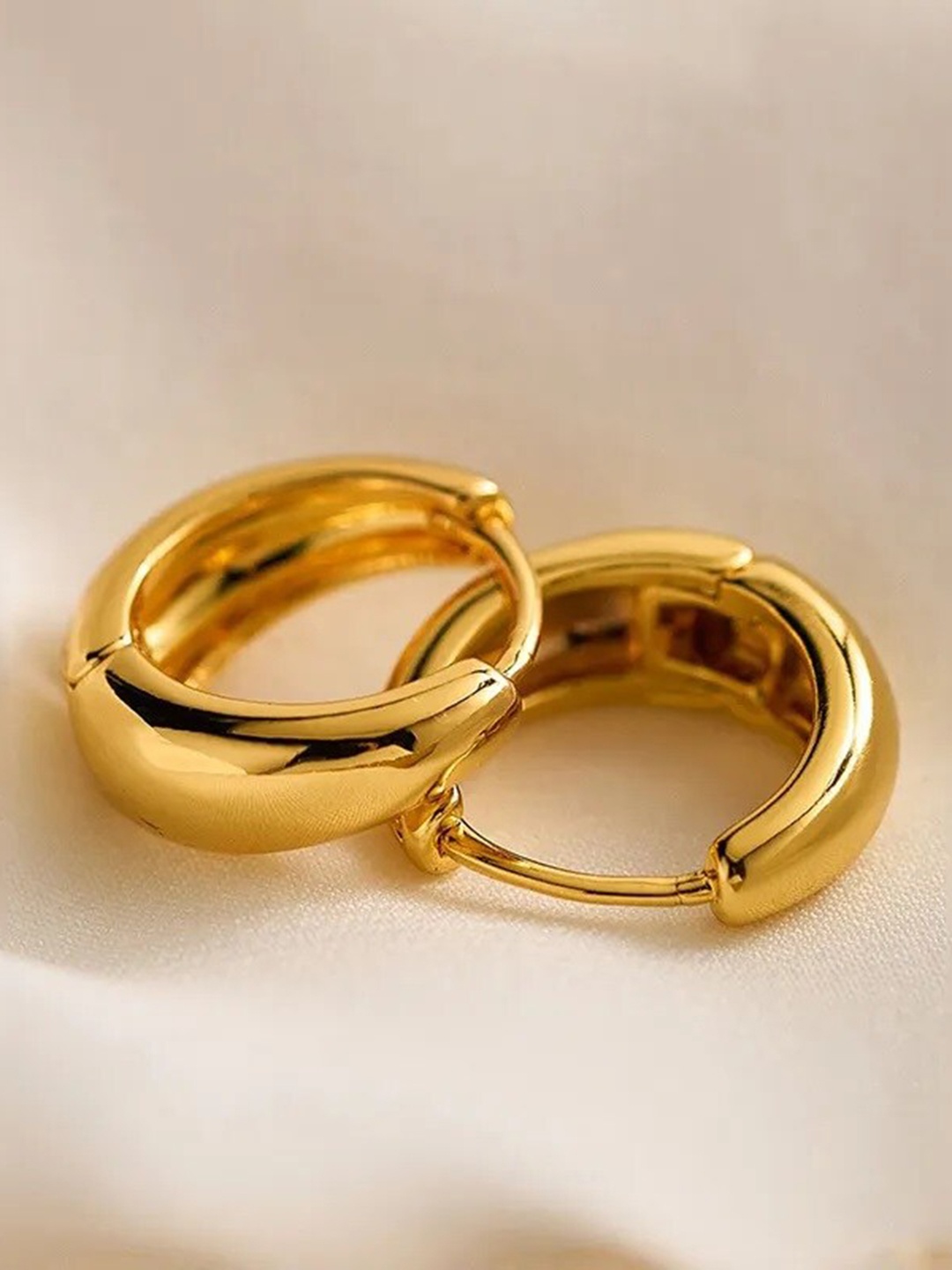 

MEENAZ Men Set Of 2 Silver-Plated Circular Hoop Earrings