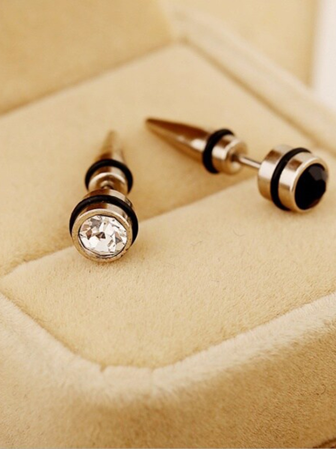 

MEENAZ Men Set Of 6 Silver-Plated AD-Studded Circular Studs Earrings