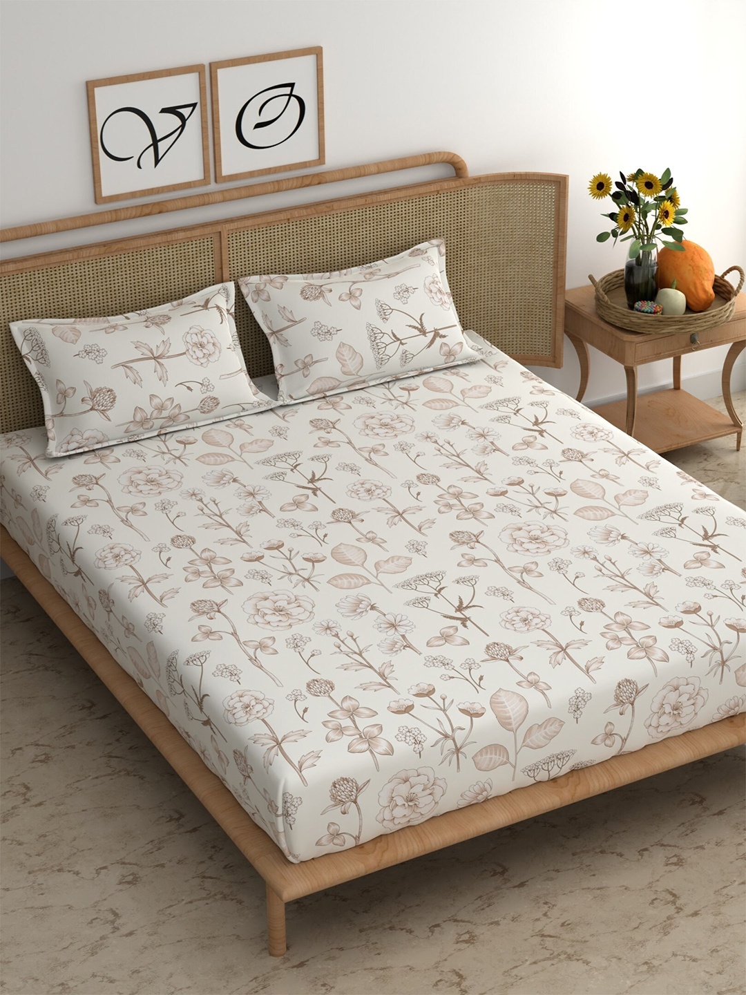 

CHHAVI INDIA Off White & Red Floral 210 TC King Bedsheet with 2 Pillow Covers