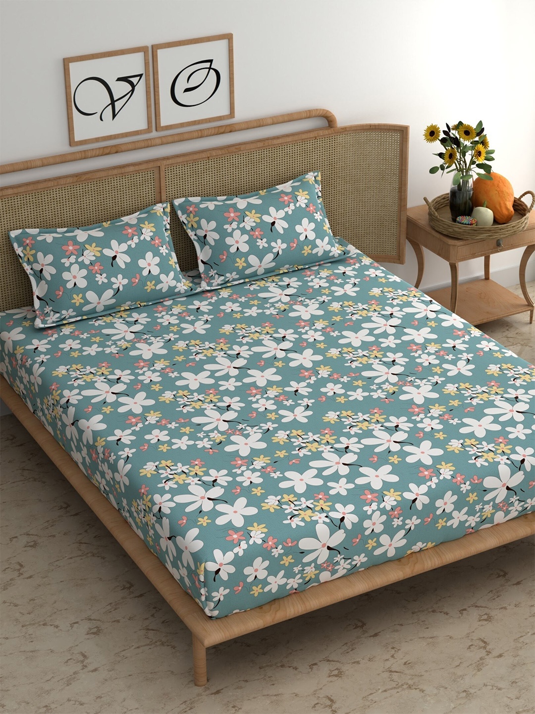 

CHHAVI INDIA Blue & White Floral 210 TC King Bedsheet with 2 Pillow Covers