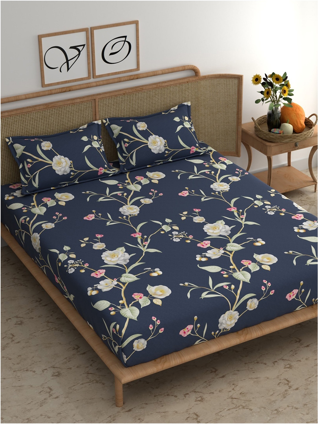 

CHHAVI INDIA Blue & White Floral 210 TC King Bedsheet with 2 Pillow Covers