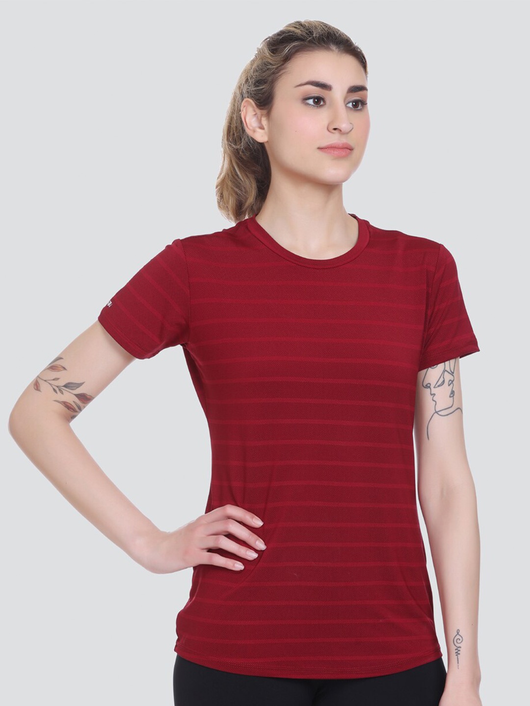 

AGON Striped Dri-FIT T-shirt, Maroon