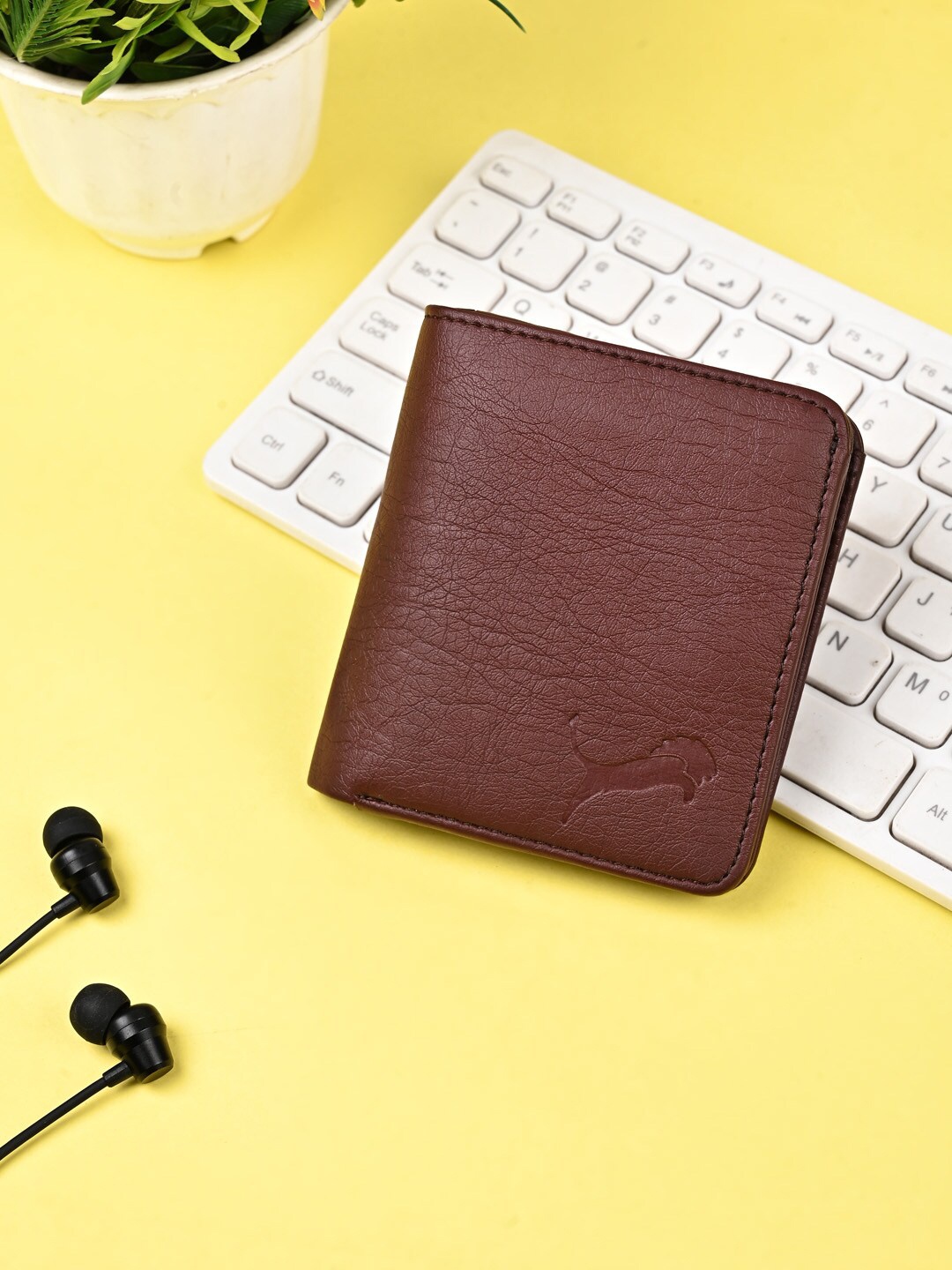 

WILD EDGE Unisex Textured Two Fold Wallet, Brown