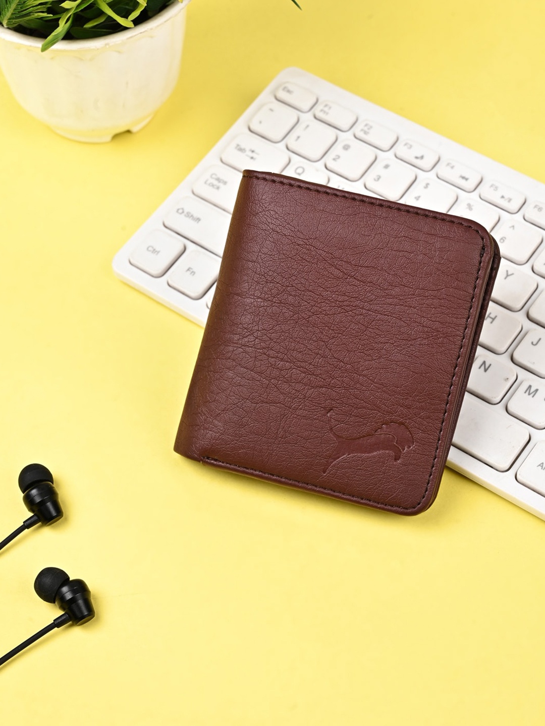 

WILD EDGE Unisex Textured Two Fold Wallet, Brown