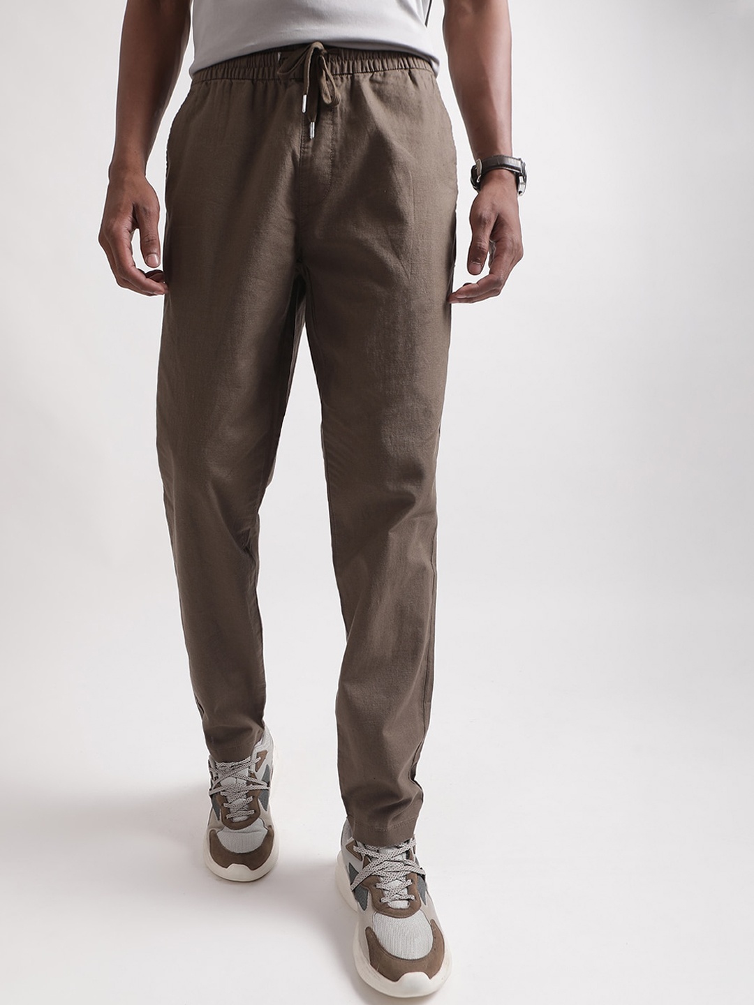 

Matinique Men Mid-Rise Linen Cotton Trousers, Brown