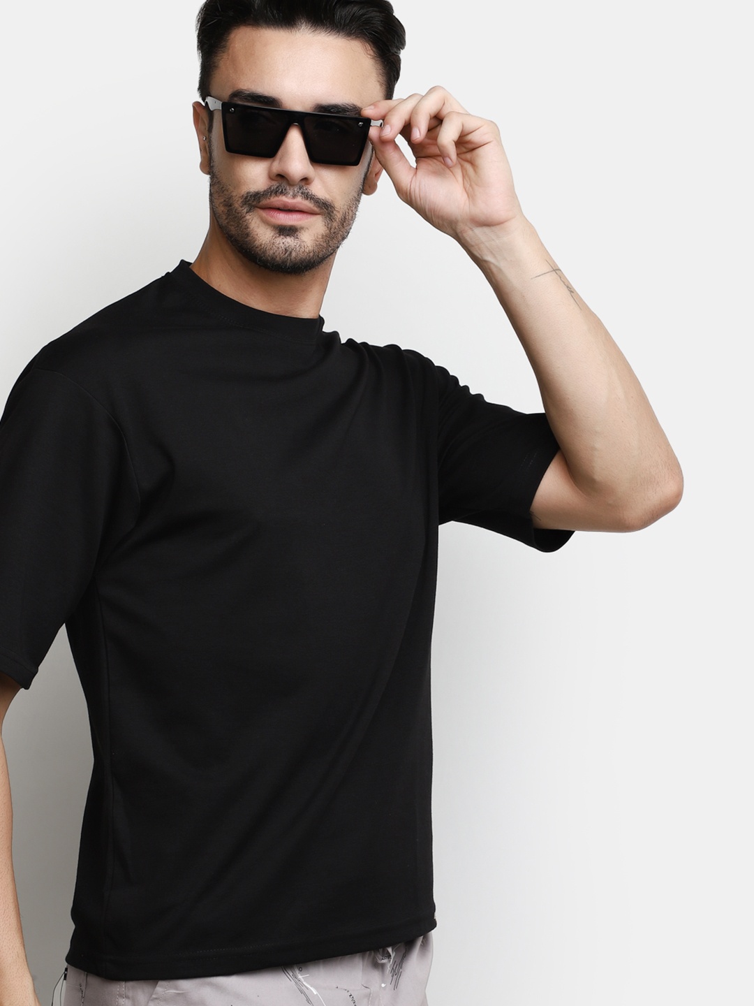 

V-Mart Round Neck Cotton T-shirt, Black