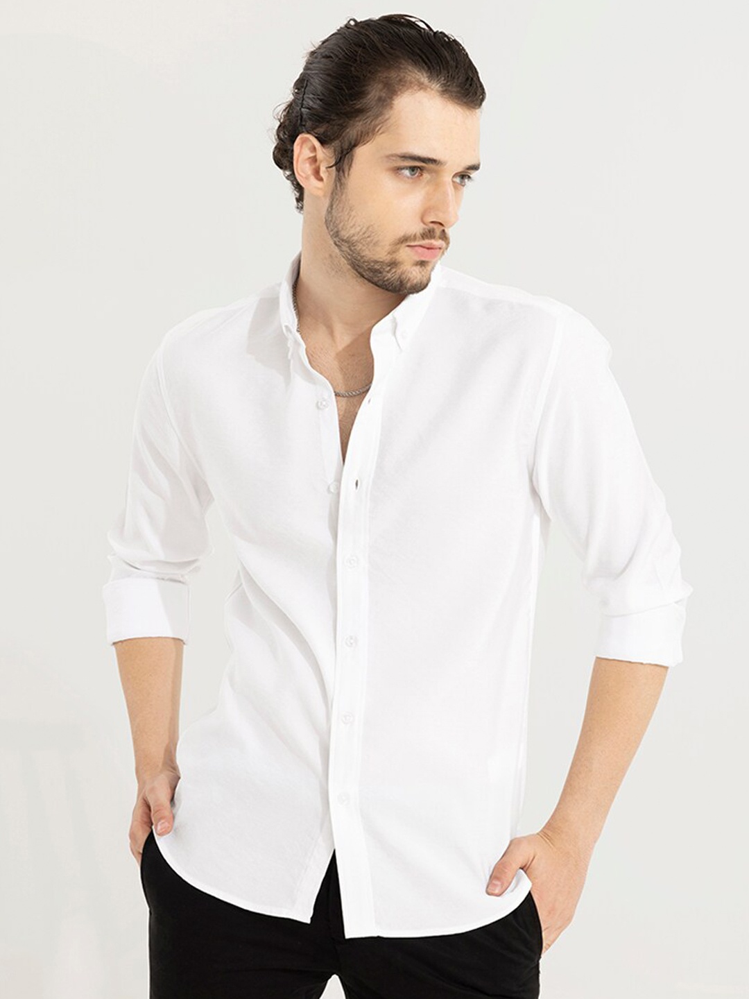 

Snitch White Classic Slim Fit Opaque Casual Cotton Shirt