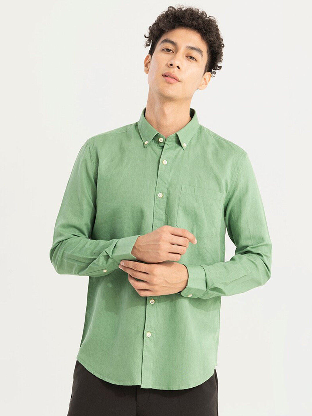 

Snitch Green Button Collar Classic Slim Fit Opaque Casual Linen Shirt