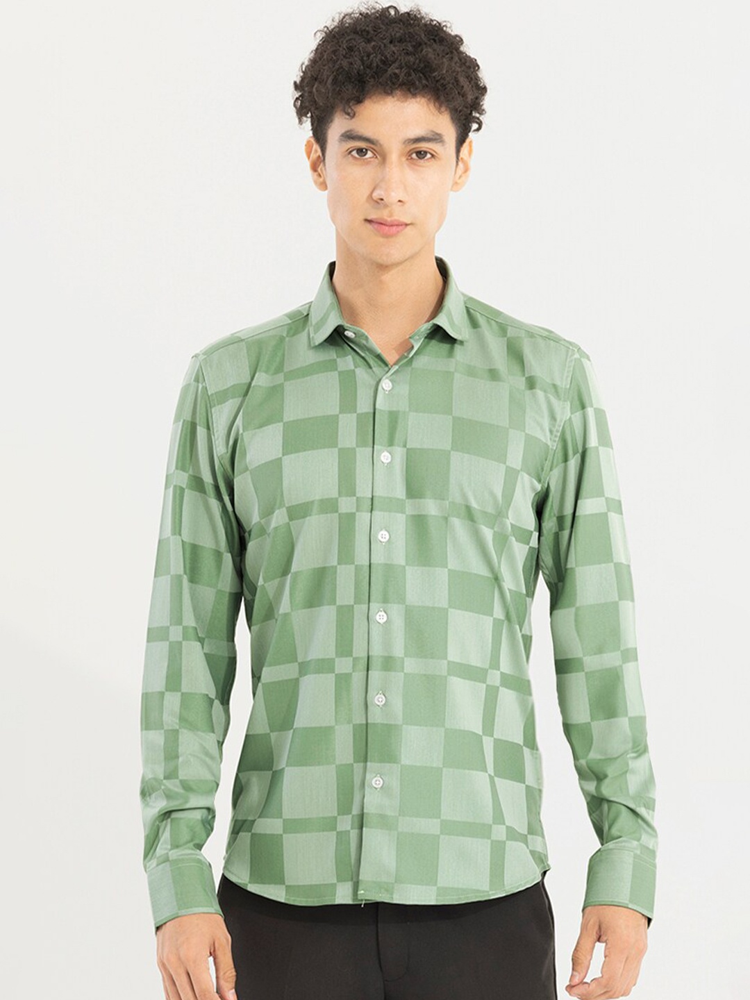 

Snitch Green Classic Slim Fit Checked Casual Cotton Shirt