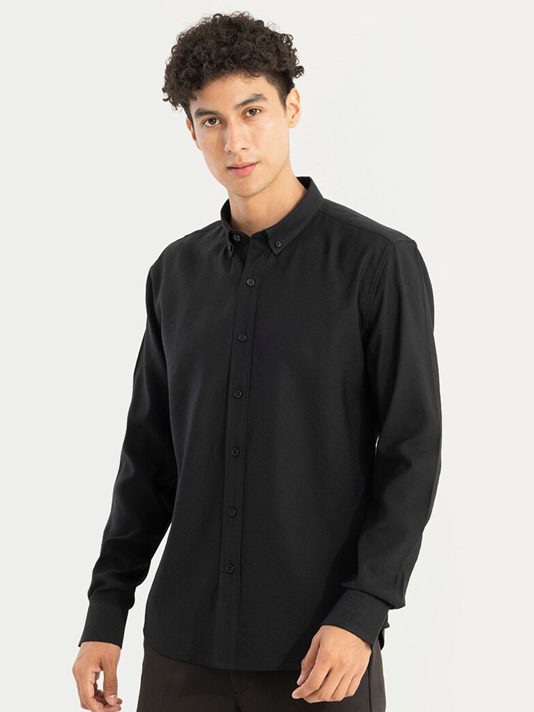

Snitch Black Classic Slim Fit Cotton Casual Shirt