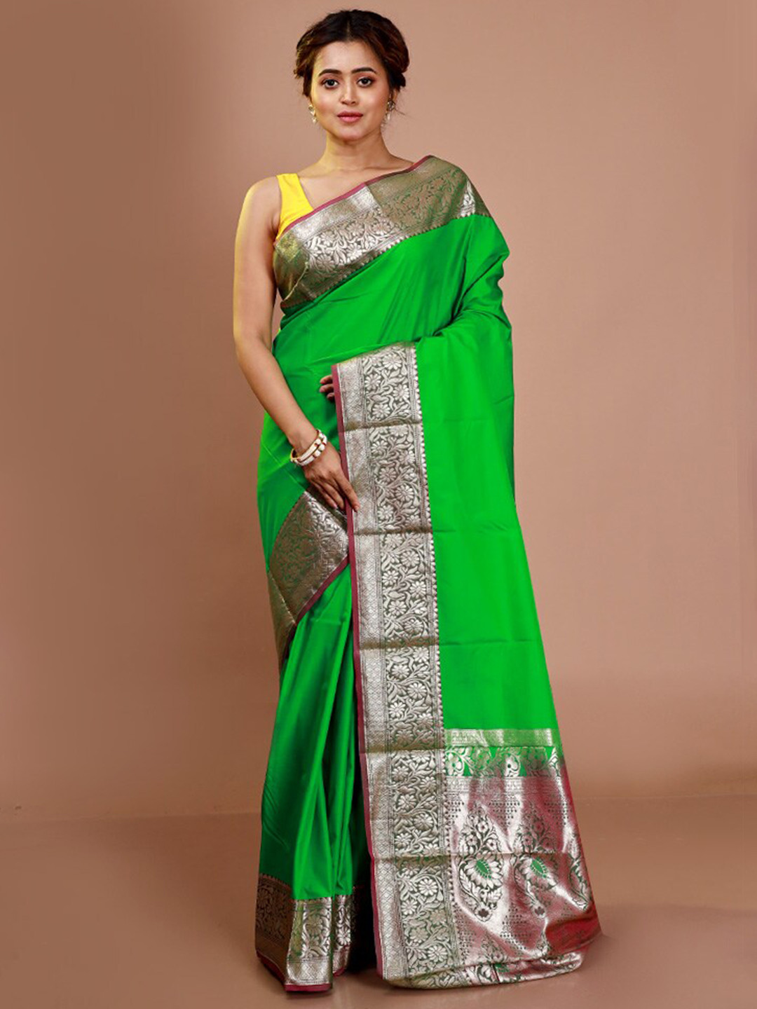 

AllSilks Floral Zari Silk Blend Kanjeevaram Saree With Blouse Piece, Green