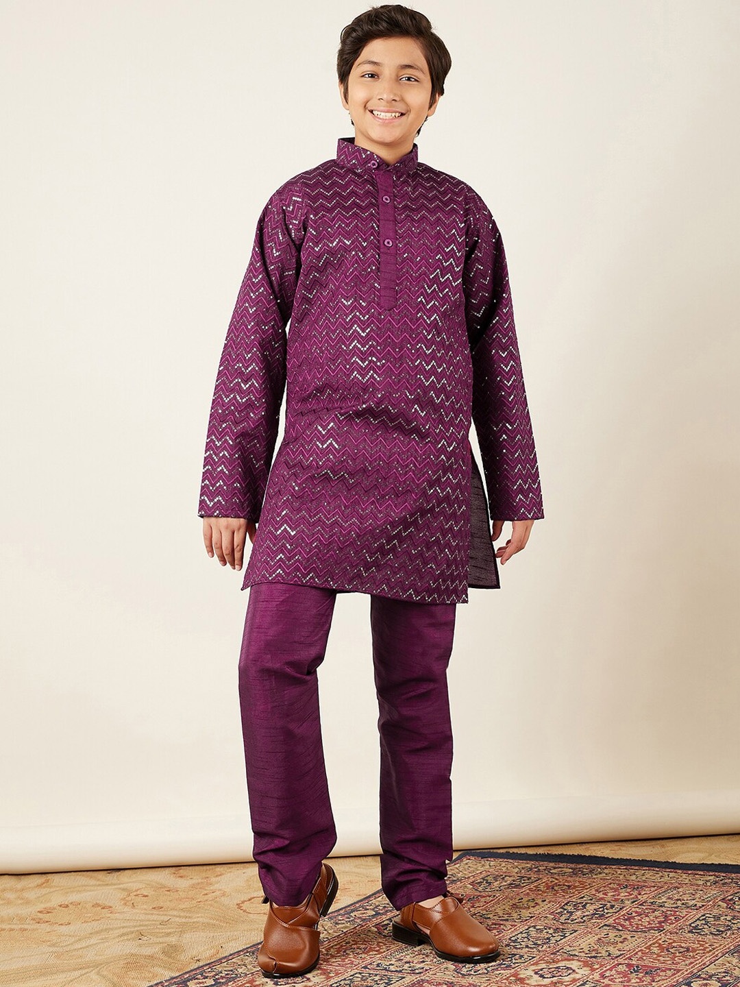 

Aj DEZInES Boys Embroidered Mandarin Collar Straight Kurta with Pyjamas, Purple