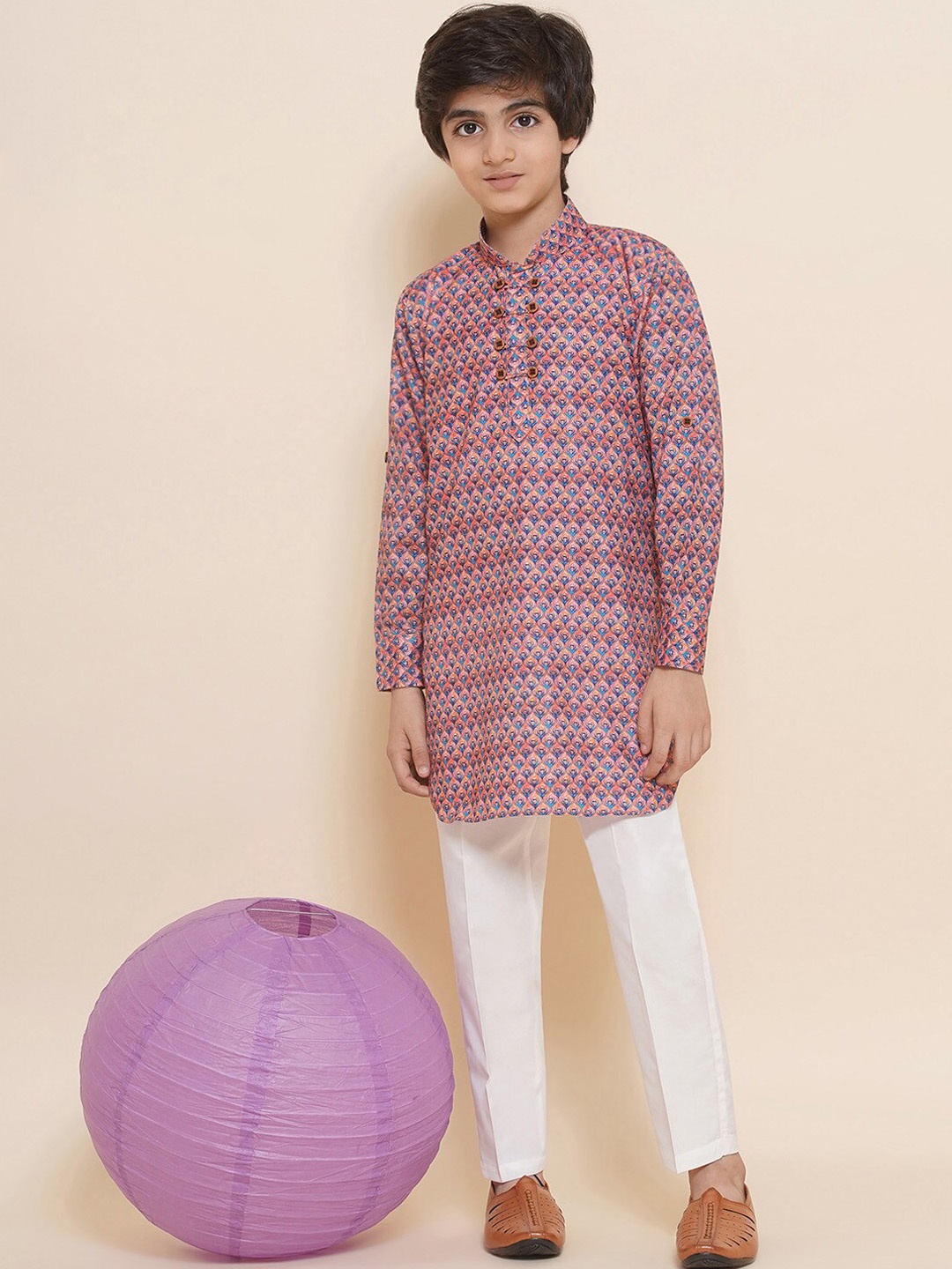 

Aj DEZInES Boys Ethnic Motifs Printed Mandarin Collar Kurta with Pyjamas, Pink