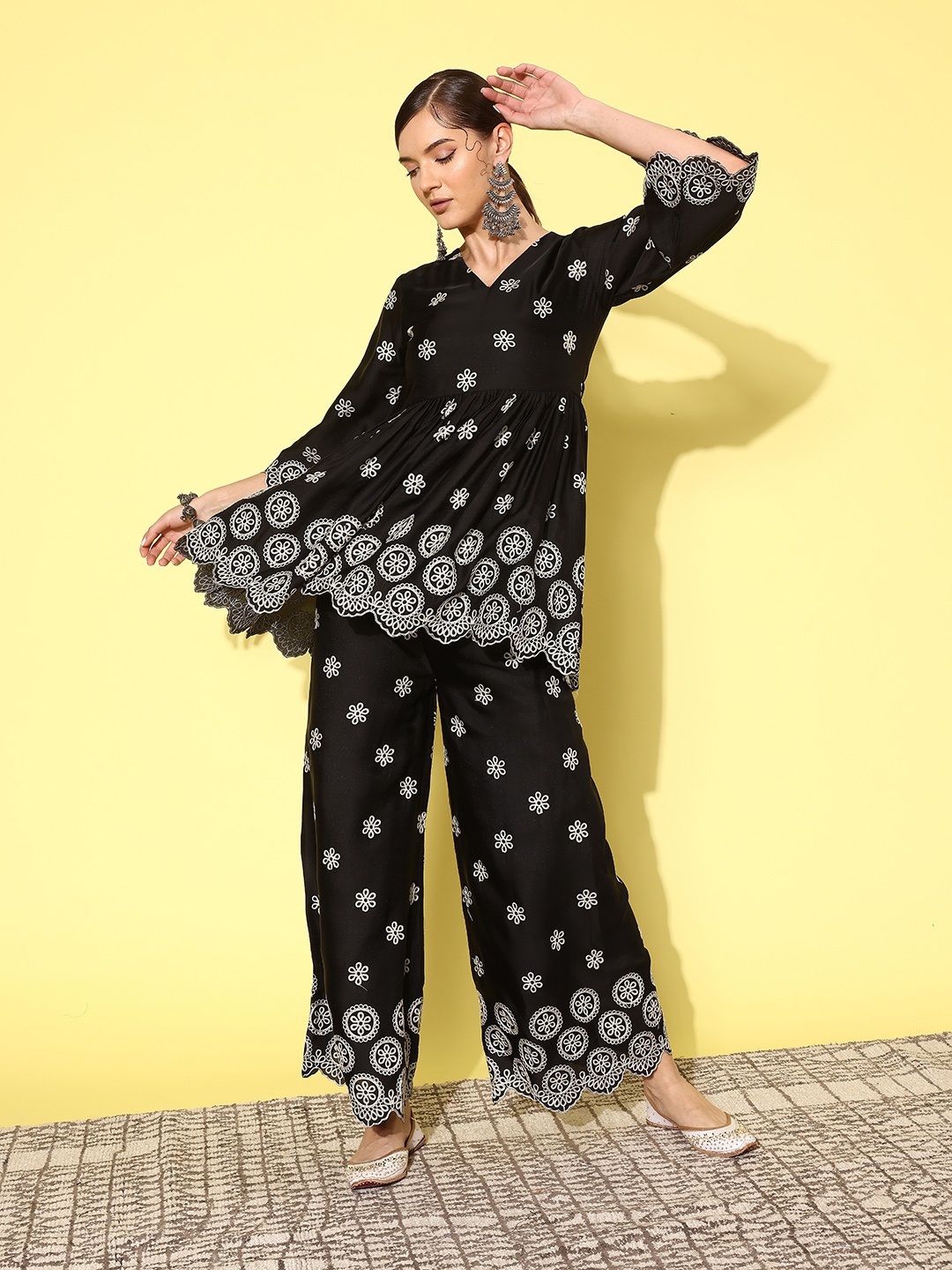

Kvsfab Women Floral Embroidered Regular Thread Work Kurta with Palazzos, Black