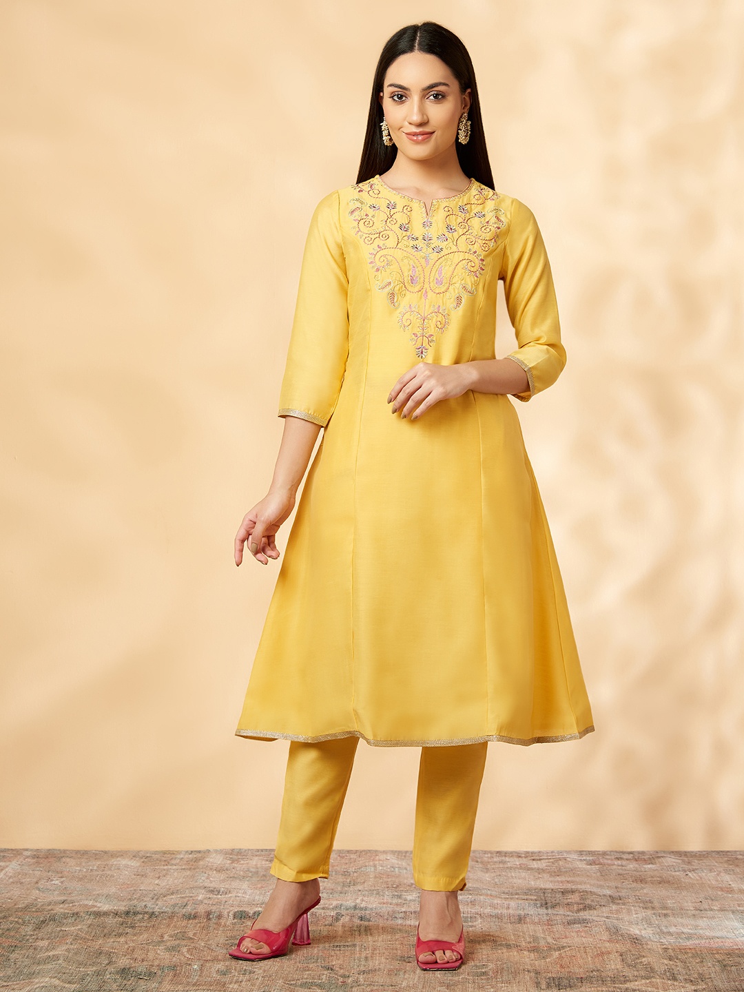 

IMARA Paisley Ethnic Motifs Embroidered Regular Kurta with Trousers & Dupatta, Yellow