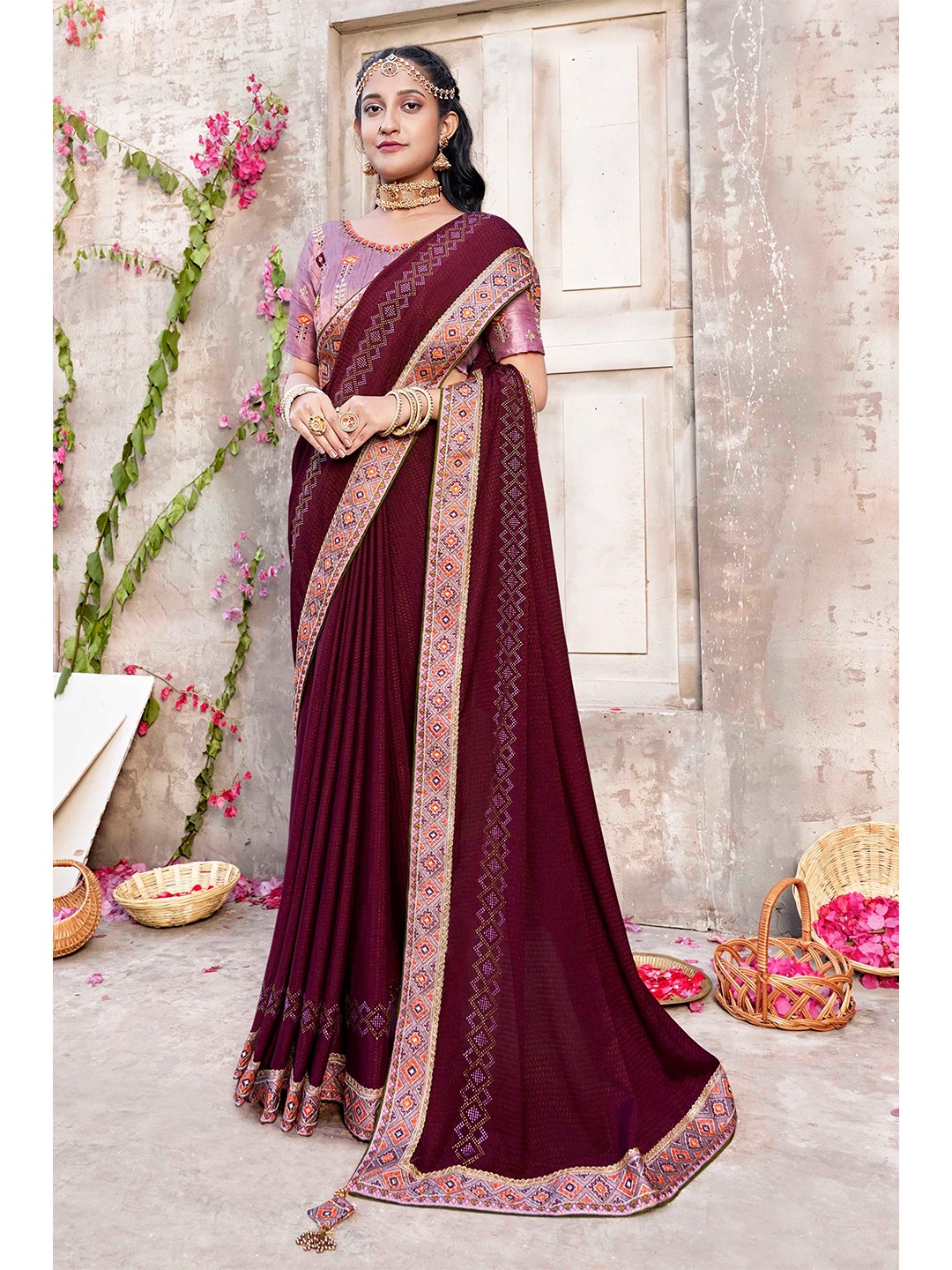 

Mitera Woven Design Festive Saree, Magenta
