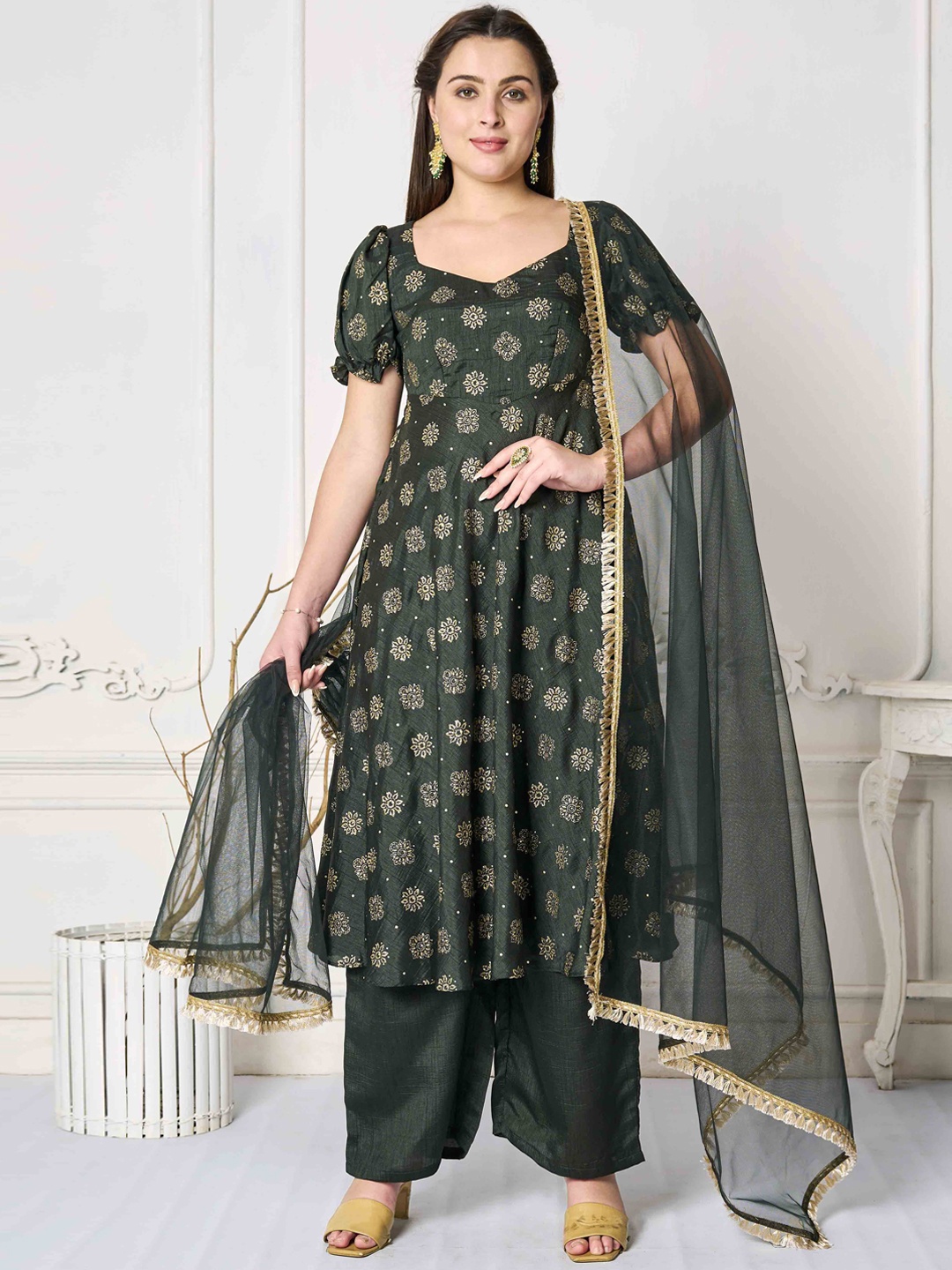 

Ethnovog Ethnic Motifs Printed V-Neck Puff Sleeves Empire Kurta & Palazzo With Dupatta, Green