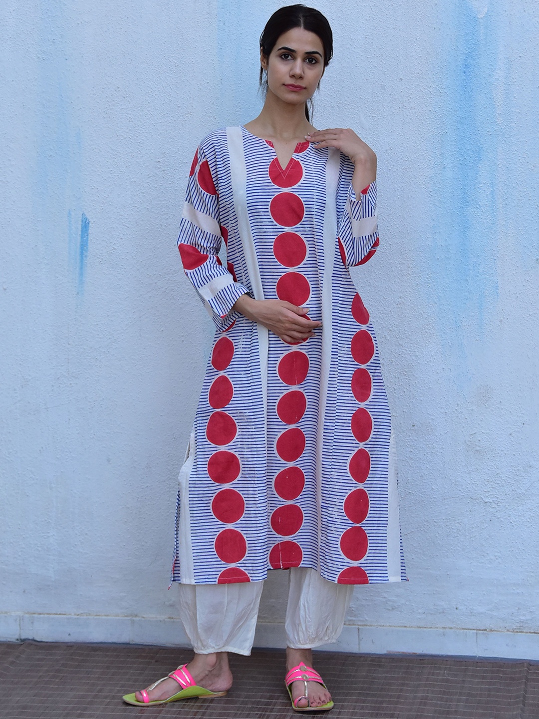 

Chidiyaa Geometric Printed Regular Pure Cotton Kurta with Salwar, White
