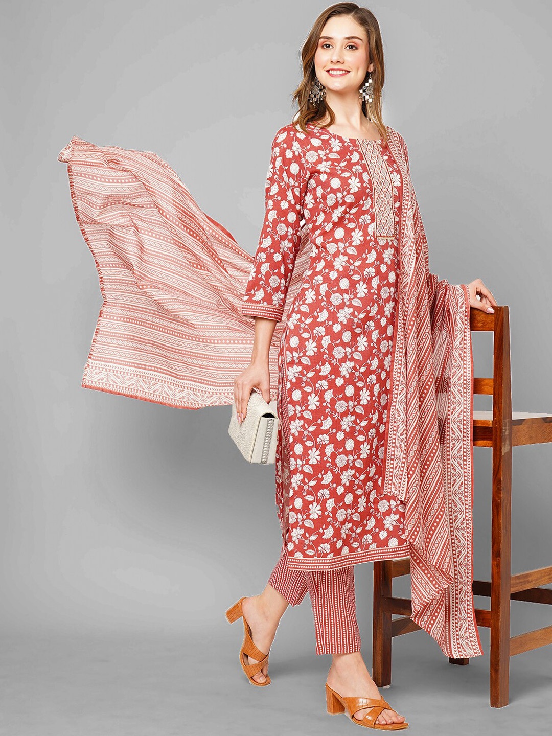 

Kiana Floral Printed Gotta Patti Straight Kurta & Trousers With Dupatta, Rust