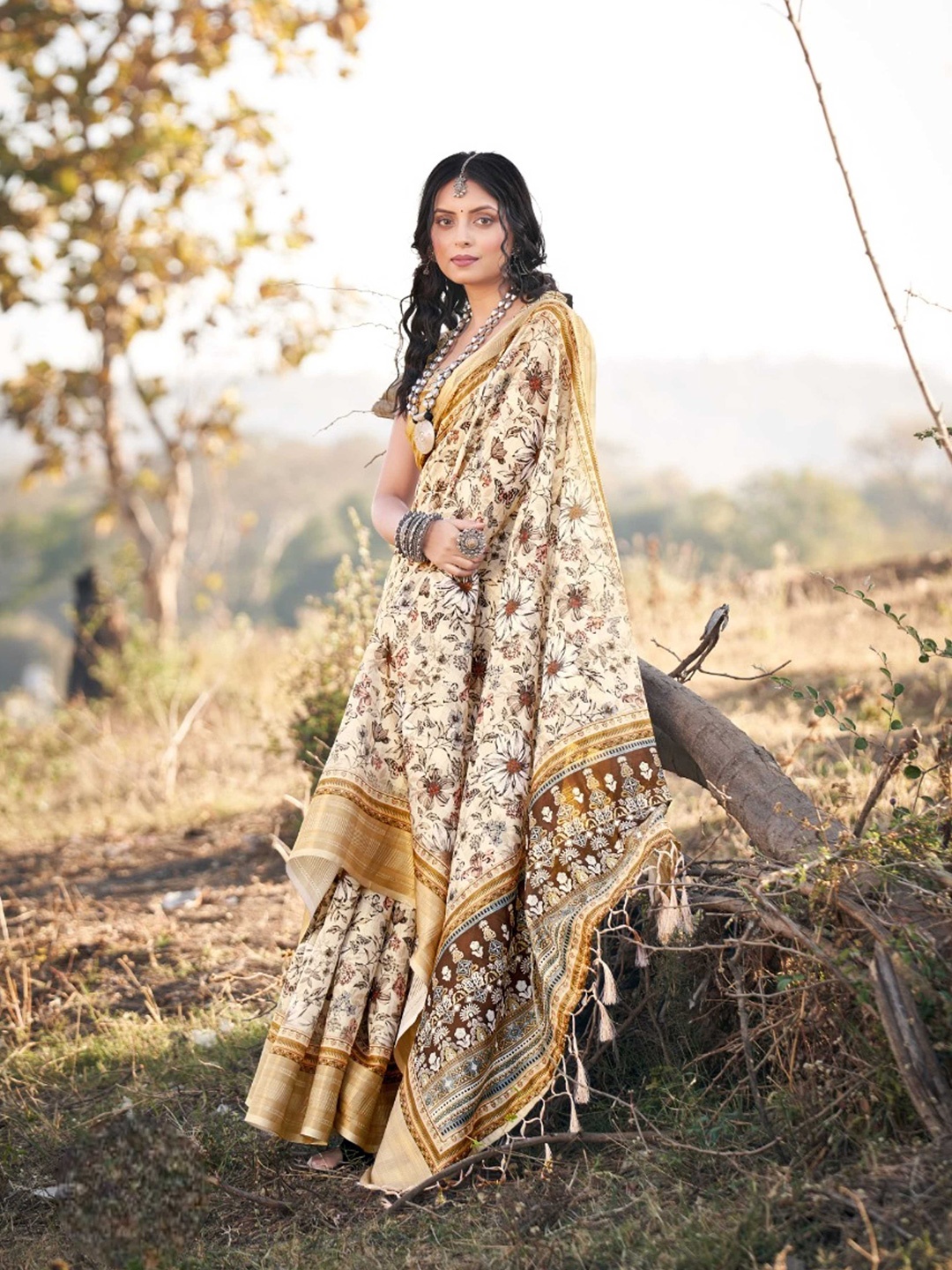 

Mitera Beige & Green Floral Printed Pure Cotton Saree