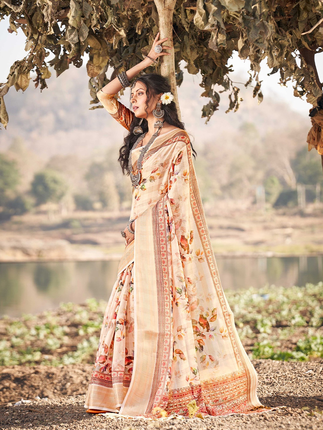 

Mitera Floral Printed Zari Pure Cotton Saree, Peach