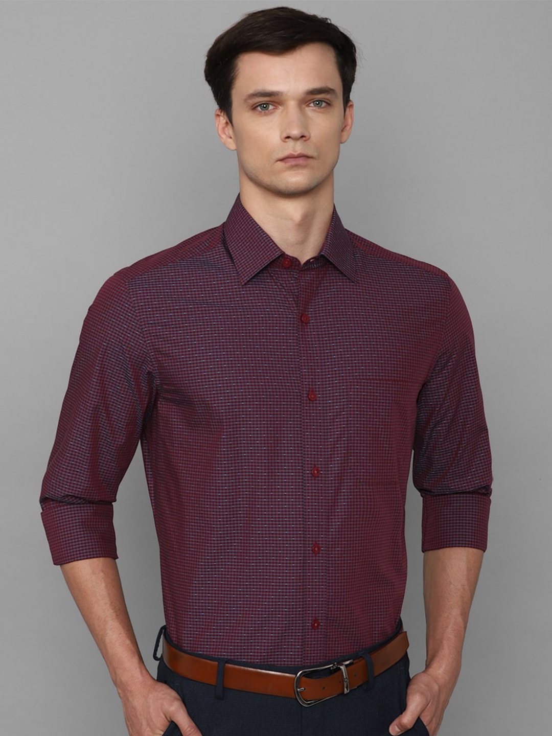 

Louis Philippe Slim Fit Textured Opaque Pure Cotton Formal Shirt, Maroon