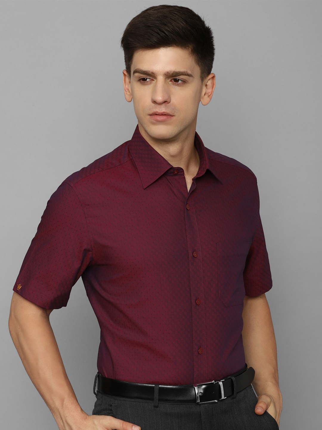 

Louis Philippe Textured Slim Fit Opaque Pure Cotton Formal Shirt, Maroon