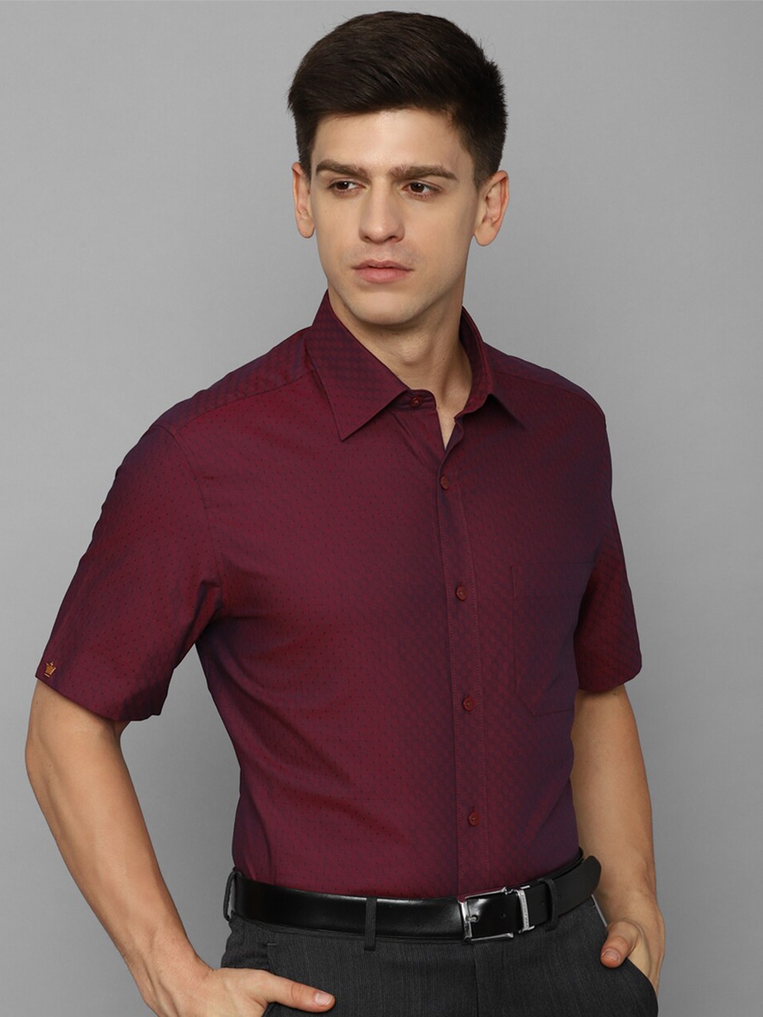 

Louis Philippe Slim Fit Self Design Pure Cotton Formal Shirt, Maroon