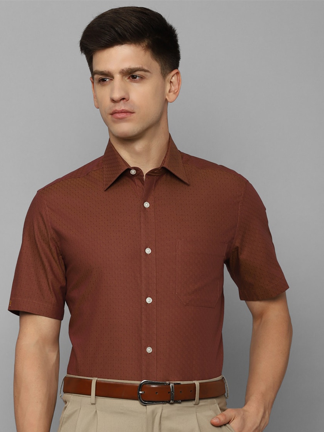 

Louis Philippe Slim Fit Self Design Pure Cotton Formal Shirt, Maroon