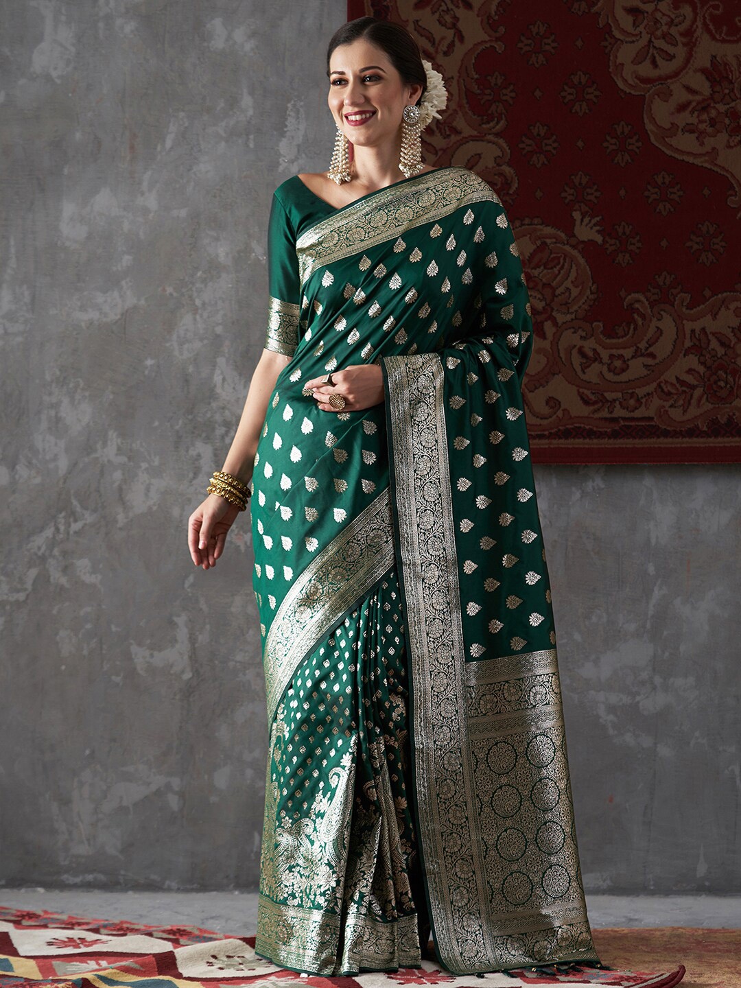 

Mitera Ethnic Motifs Woven Design Zari Silk Blend Kanjeevaram Saree, Green