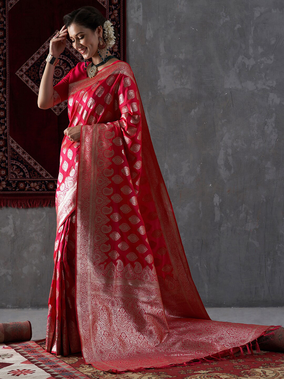 

Mitera Woven Design Zari Silk Blend Kanjeevaram Saree, Red