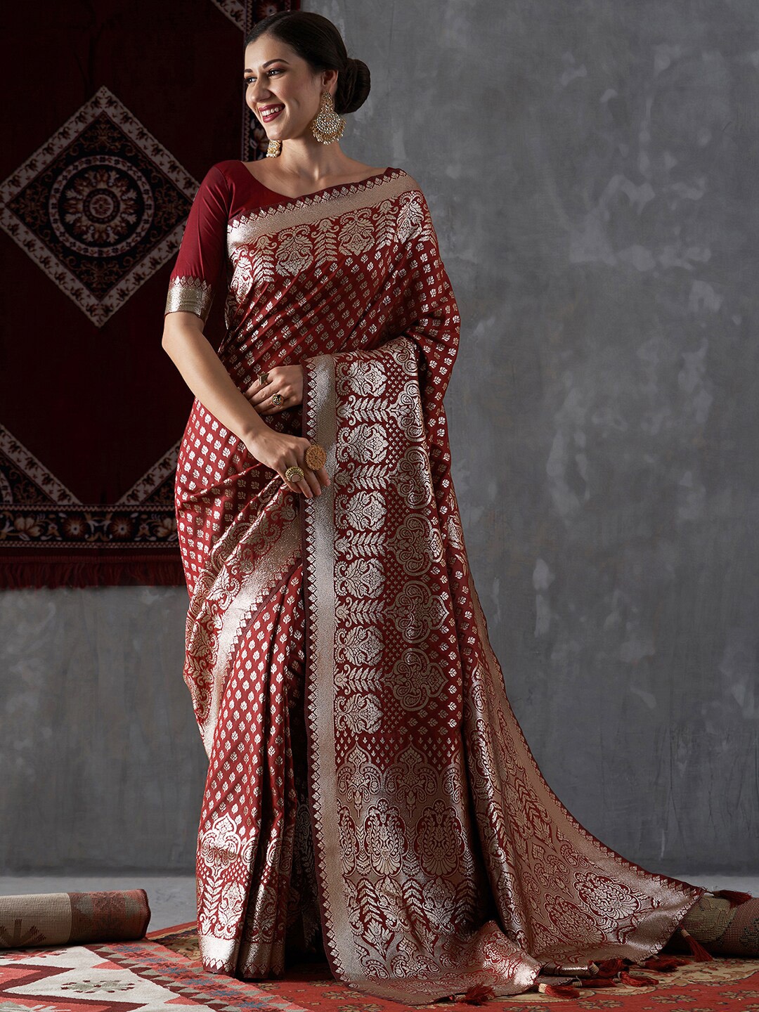 

Mitera Ethnic Motifs Woven Design Zari Silk Blend Kanjeevaram Saree, Maroon