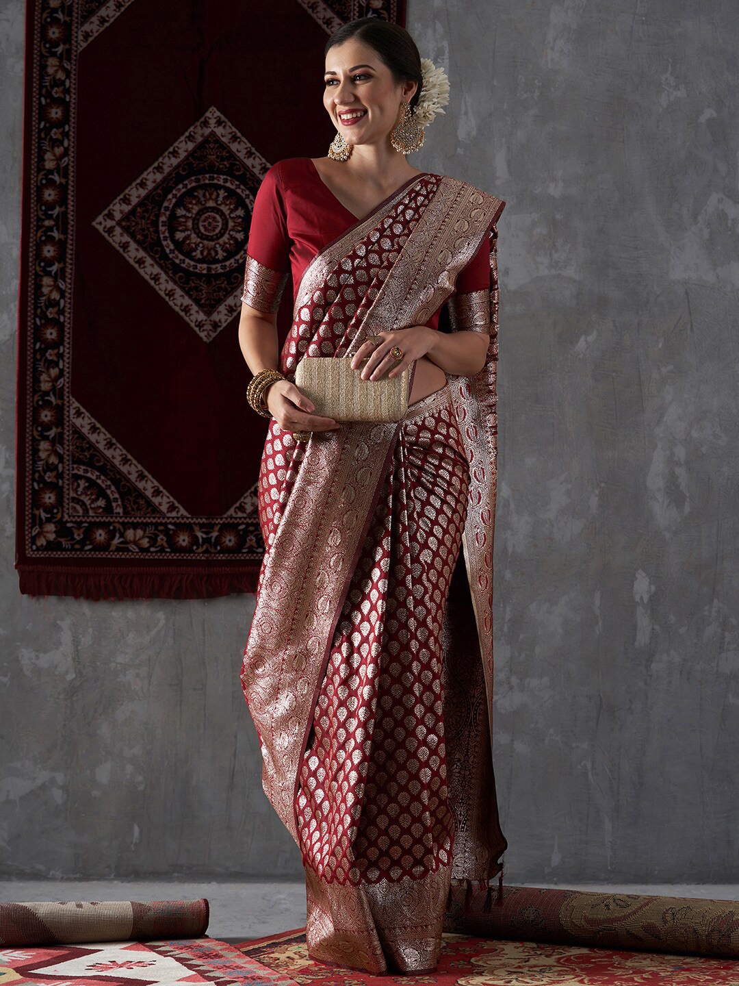 

Mitera Woven Design Zari Silk Blend Kanjeevaram Saree, Maroon