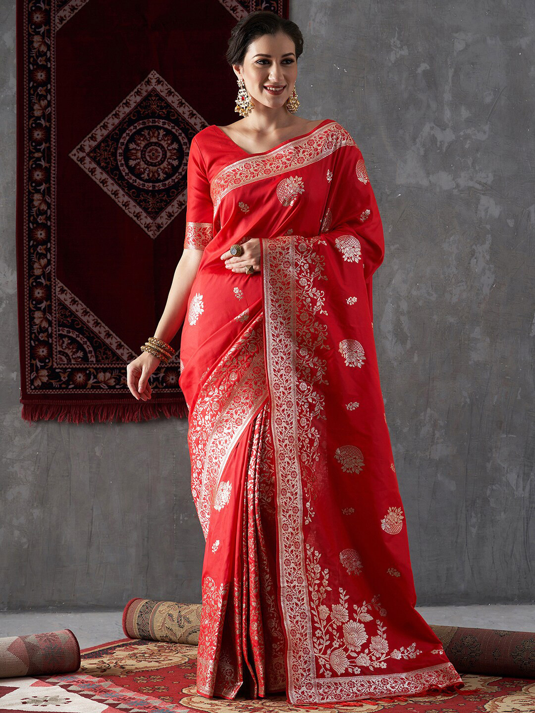 

Mitera Ehnic Motifs Woven Design Zari Kanjeevaram Saree, Red