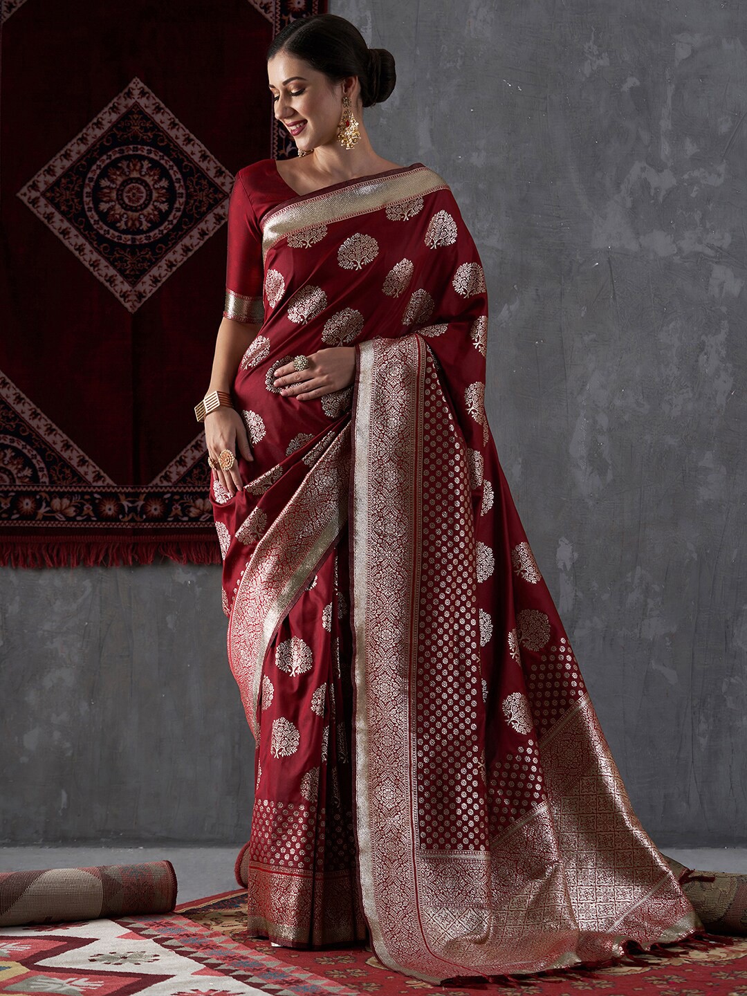 

Mitera Ethnic Motifs Woven Design Zari Silk Blend Kanjeevaram Saree, Maroon