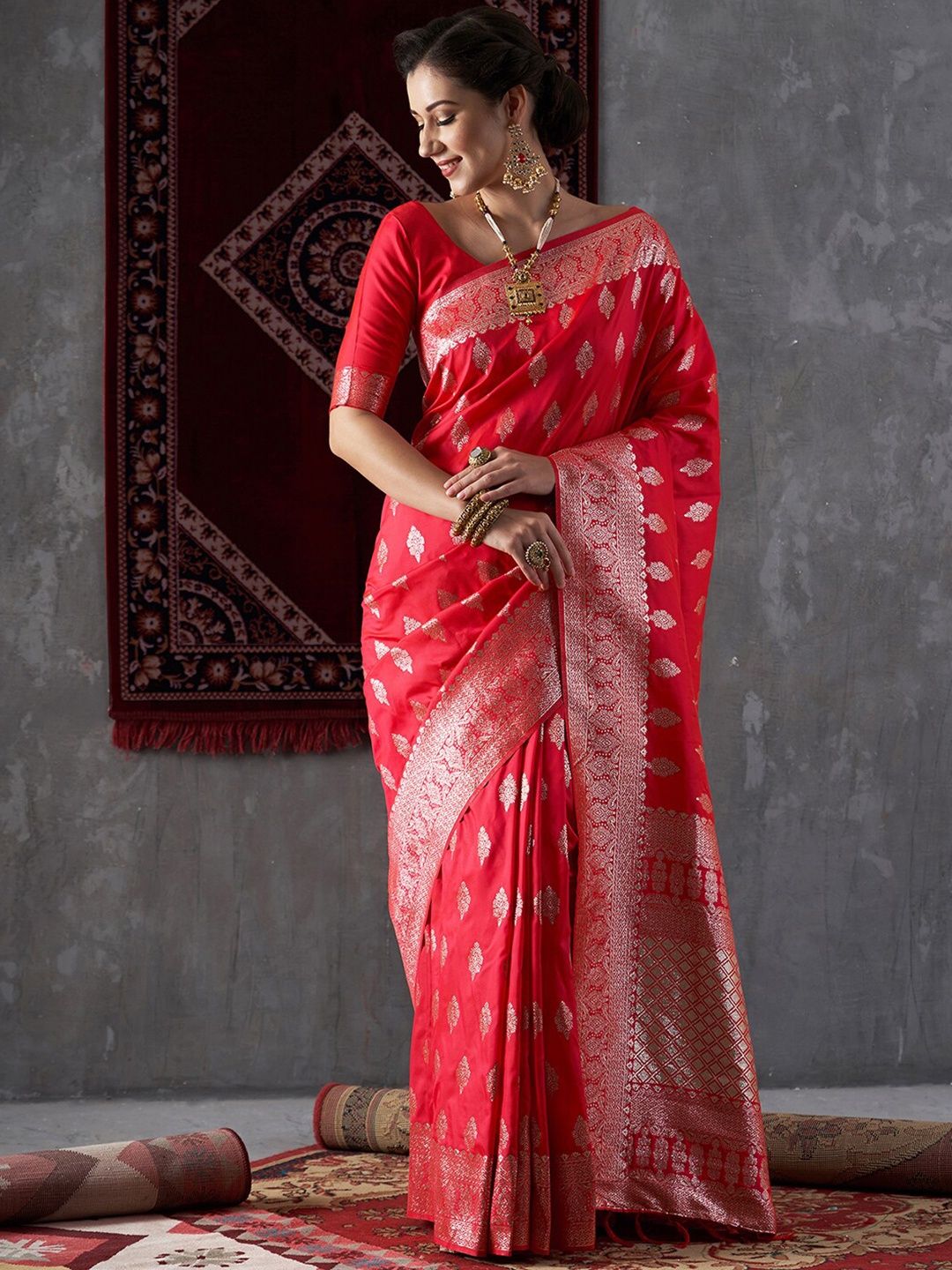 

Mitera Woven Design Zari Silk Blend Kanjeevaram Saree, Pink