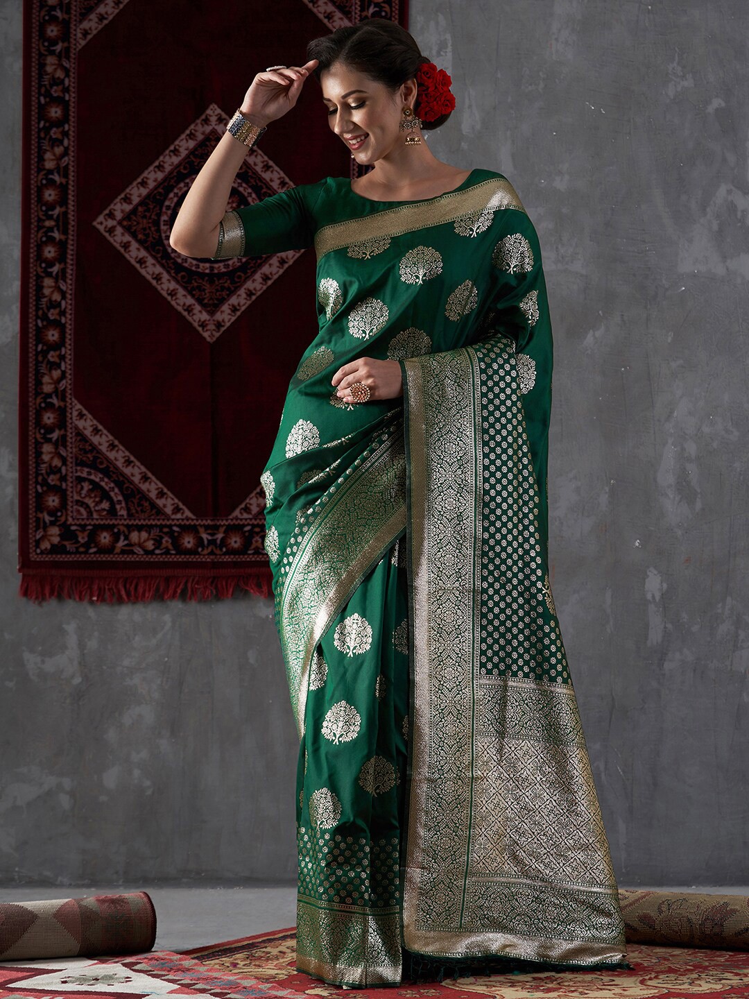 

Mitera Woven Design Zari Silk Blend Kanjeevaram Saree, Green