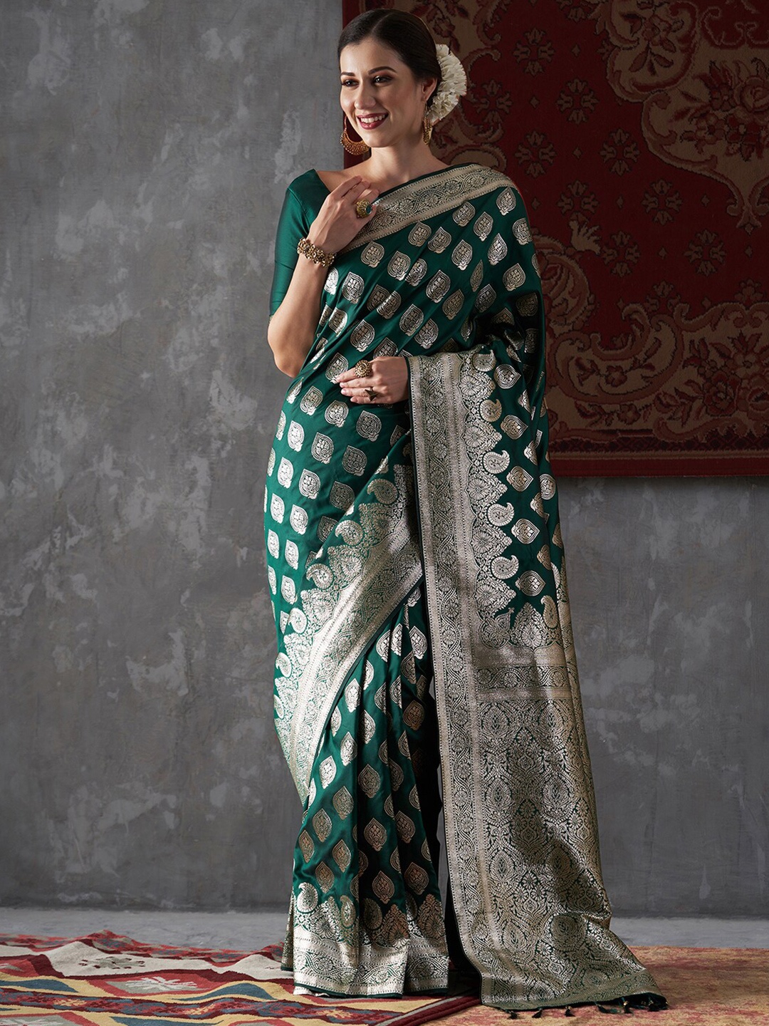 

Mitera Woven Design Zari Silk Blend Kanjeevaram Saree, Green