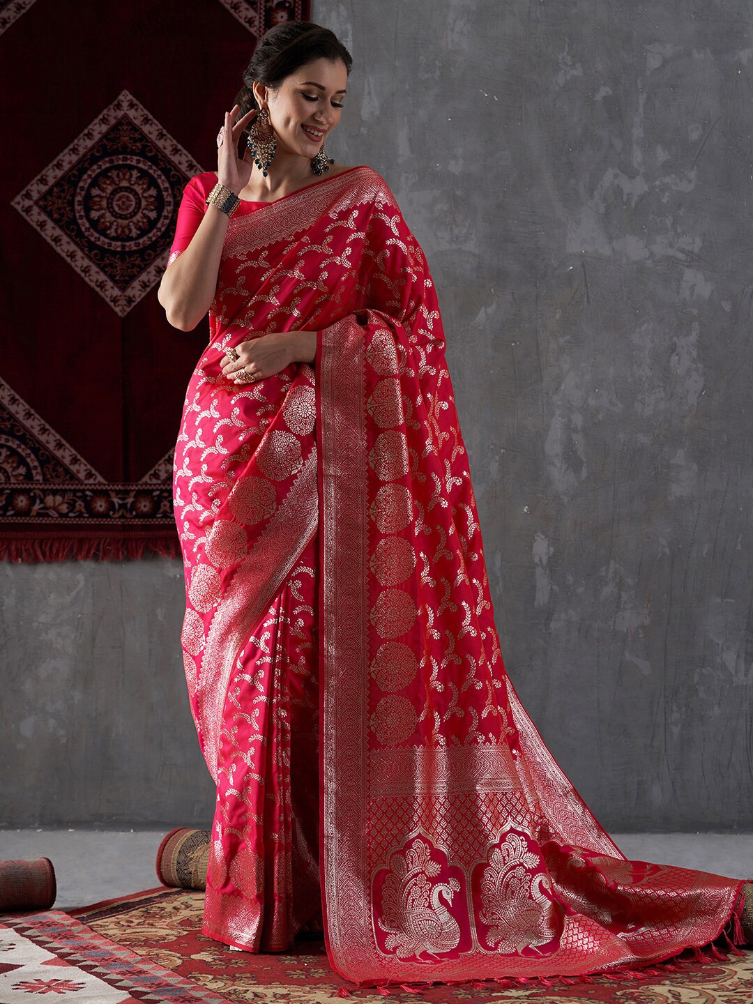 

Mitera Woven Design Zari Kanjeevaram Saree, Pink