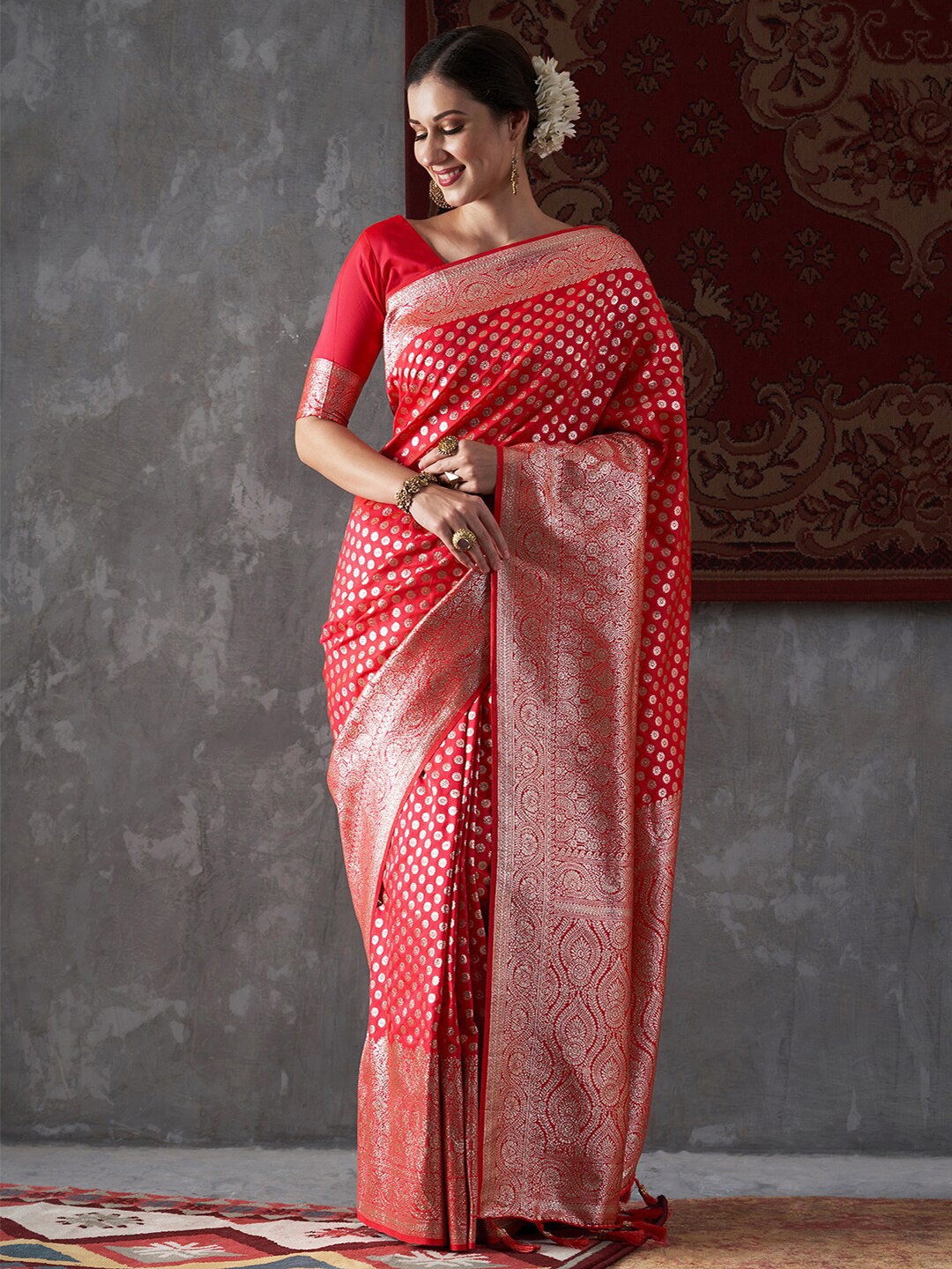 

Mitera Red & Gold-Toned Woven Design Zari Kanjeevaram Saree