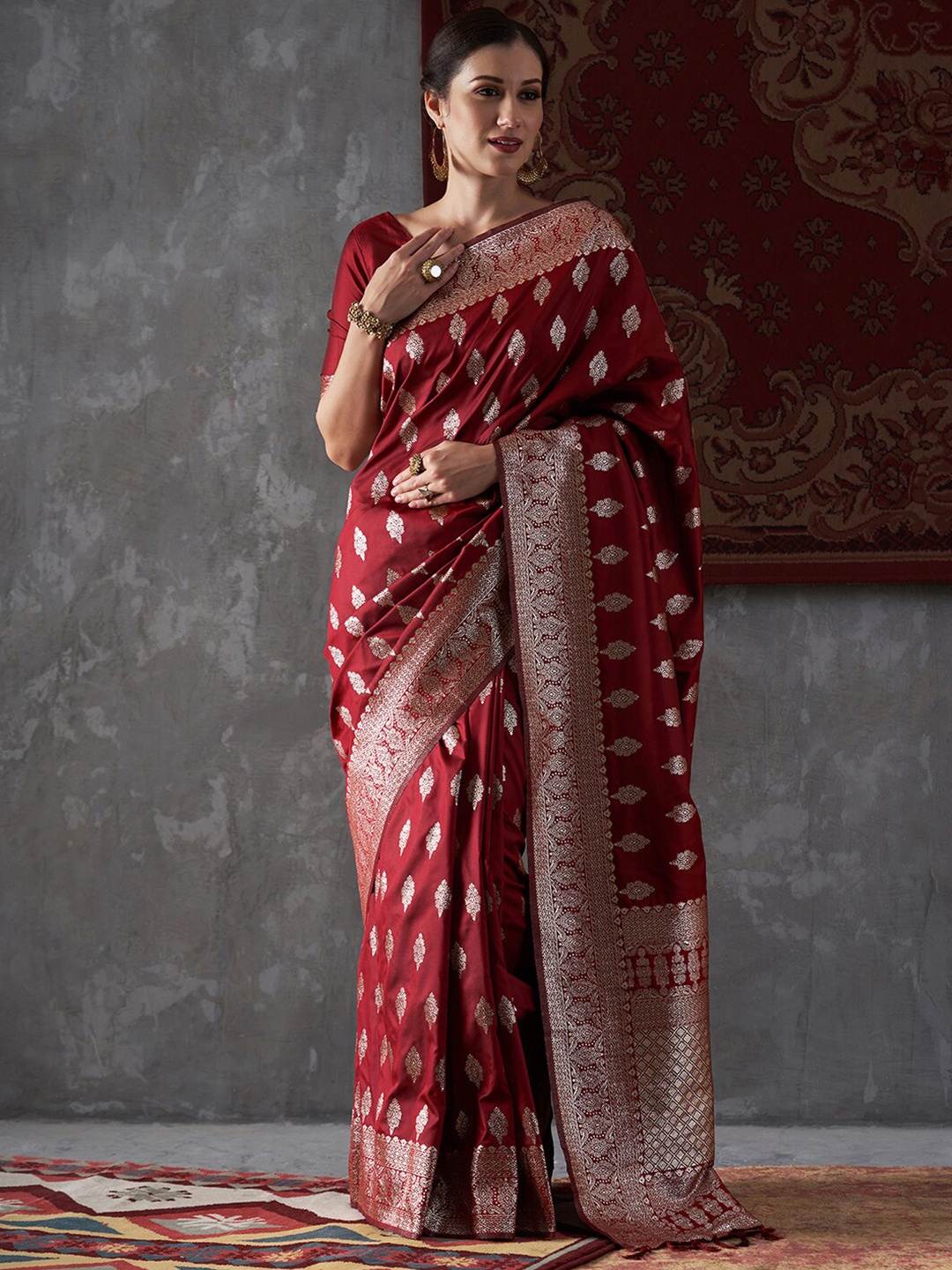 

Mitera Ethnic Motif Zari Silk Blend Kanjeevaram Saree With Blouse Piece, Maroon