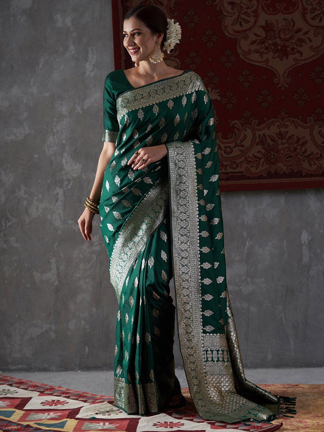 

Mitera Ethnic Motifs Woven Design Zari Kanjeevaram Saree, Green