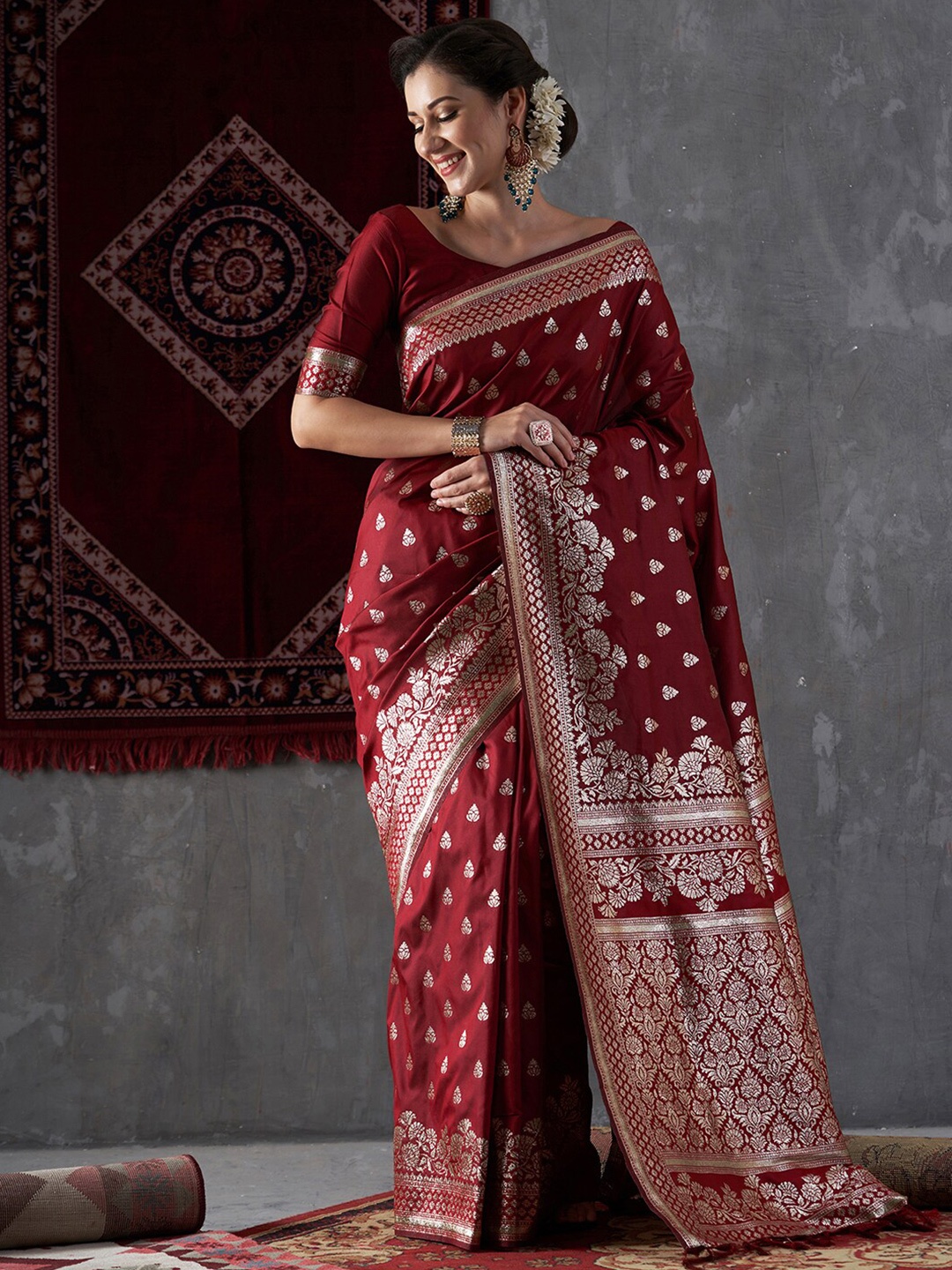 

Mitera Ethnic Motifs Woven Design Zari Kanjeevaram Saree, Maroon