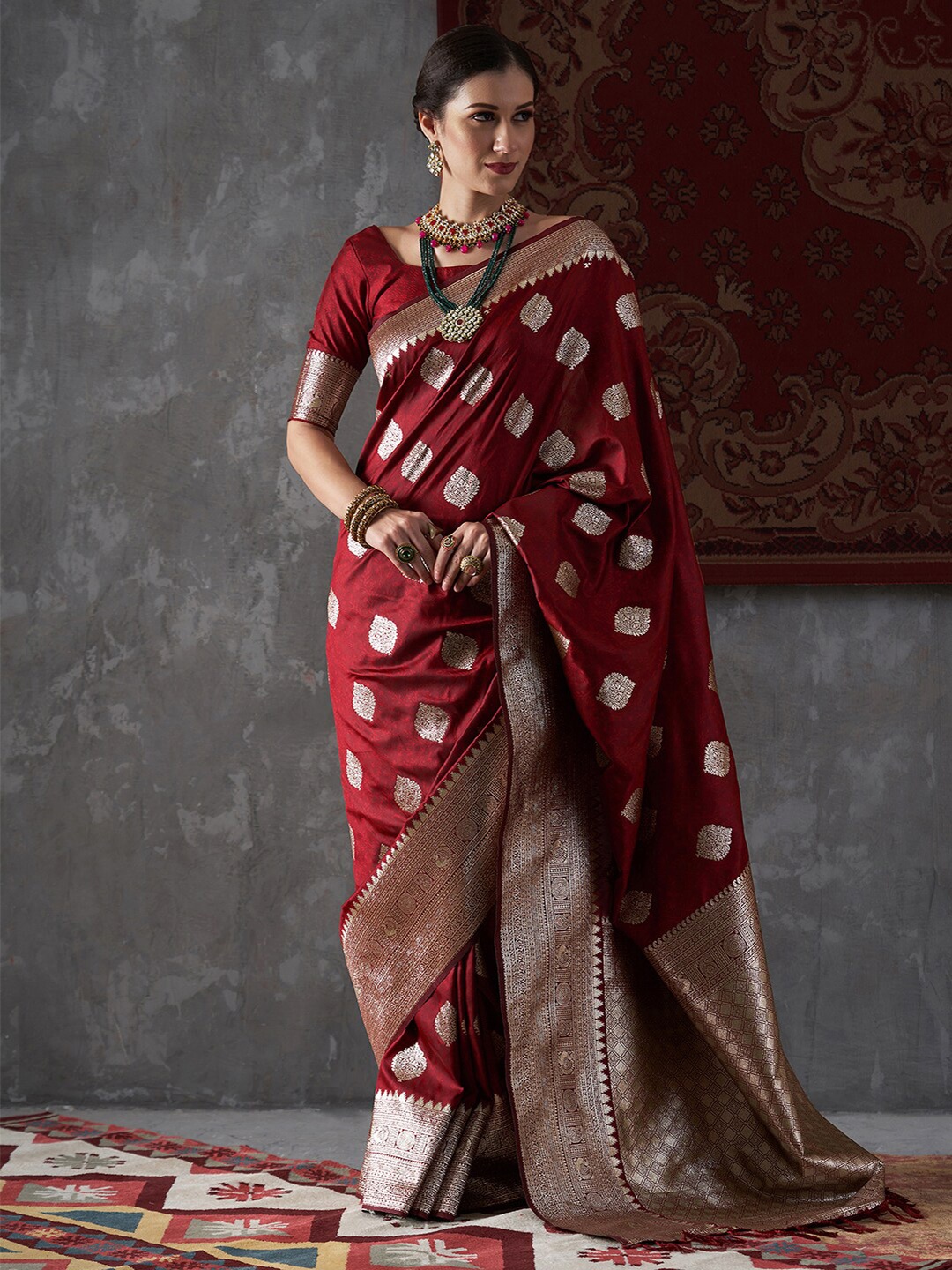 

Mitera Maroon & Gold-Toned Woven Design Zari Kanjeevaram Saree