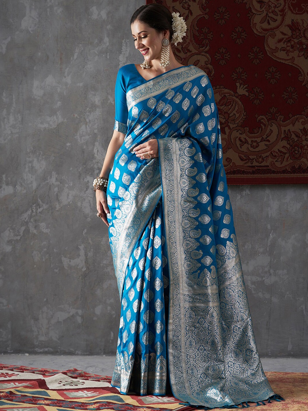 

Mitera Blue & Gold-Toned Ethnic Motifs Woven Design Zari Kanjeevaram Saree